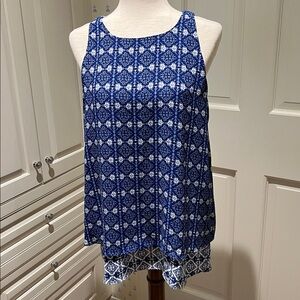 NAVY AND WHITE PRINT OVER A WHITE AND NAVY PRINT SLEEVELESS TUNIC TOP